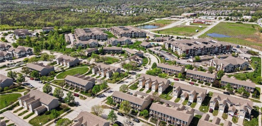 8156 N Oakley unit 17-D Avenue, Kansas City, MO 64119