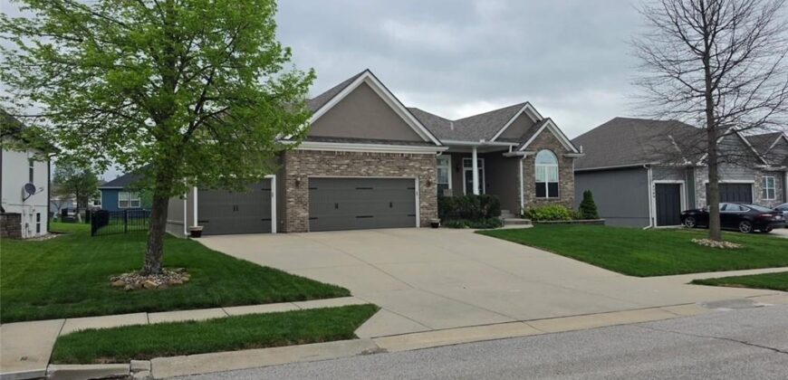 2207 Prairie Creek Drive, Kearney, MO 64060