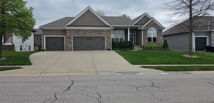 2207 Prairie Creek Drive, Kearney, MO 64060