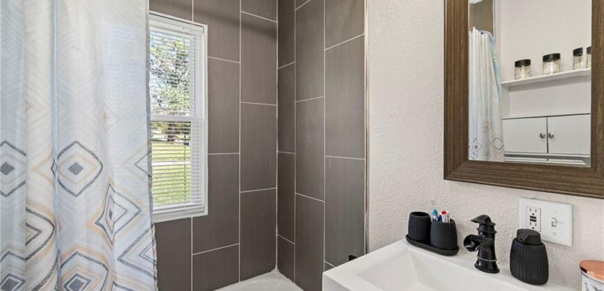 1004 Hickory Street, Excelsior Springs, MO 64024