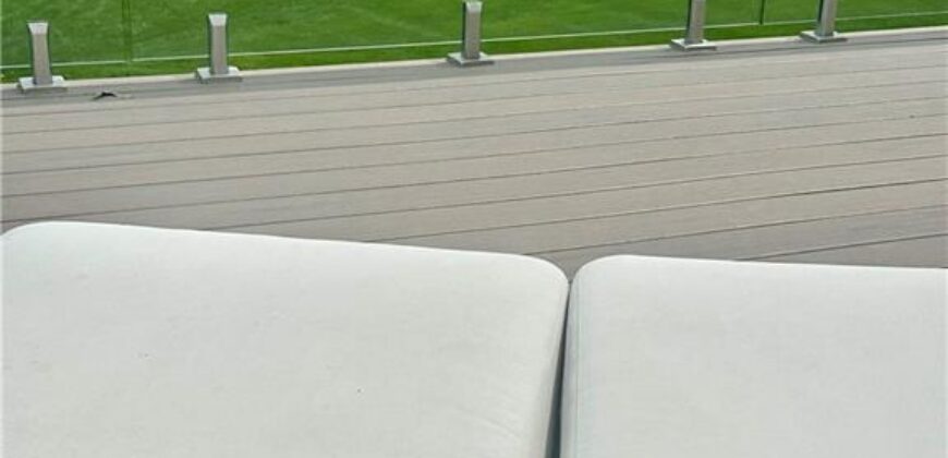 8801 N Farley Avenue, Kansas City, MO 64157