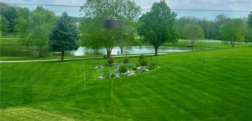 8801 N Farley Avenue, Kansas City, MO 64157