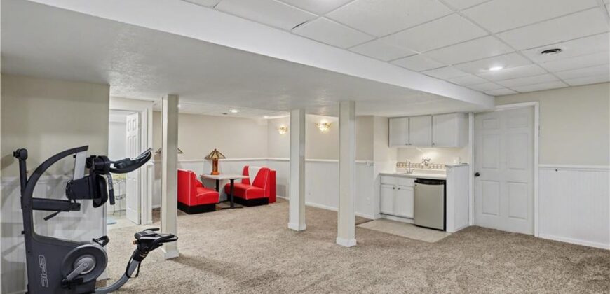 1830 Parkside Drive, Liberty, MO 64068