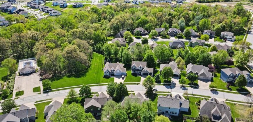 1830 Parkside Drive, Liberty, MO 64068