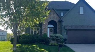 6484 N Whitetail Way, Parkville, MO 64152