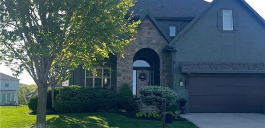 6484 N Whitetail Way, Parkville, MO 64152