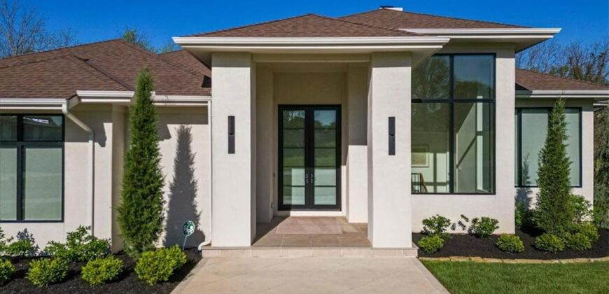 7300 NW Pampas Lane, Parkville, MO 64152