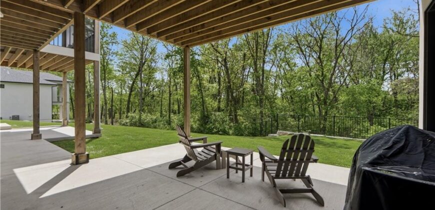 7300 NW Pampas Lane, Parkville, MO 64152