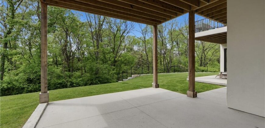 7300 NW Pampas Lane, Parkville, MO 64152