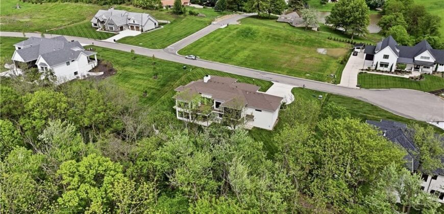 7300 NW Pampas Lane, Parkville, MO 64152
