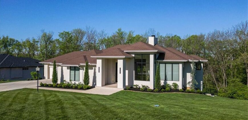 7300 NW Pampas Lane, Parkville, MO 64152