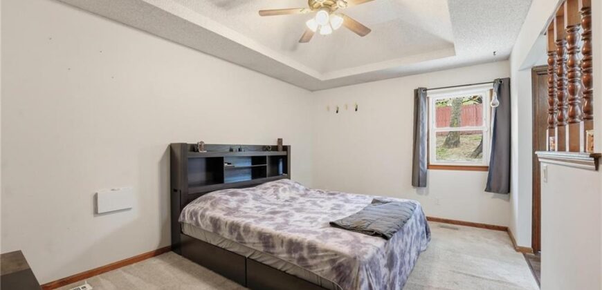 8035 N Garfield Avenue, Kansas City, MO 64118