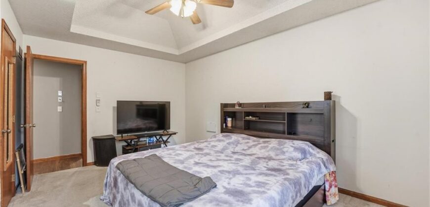 8035 N Garfield Avenue, Kansas City, MO 64118