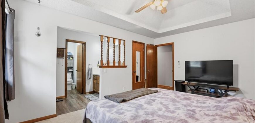 8035 N Garfield Avenue, Kansas City, MO 64118