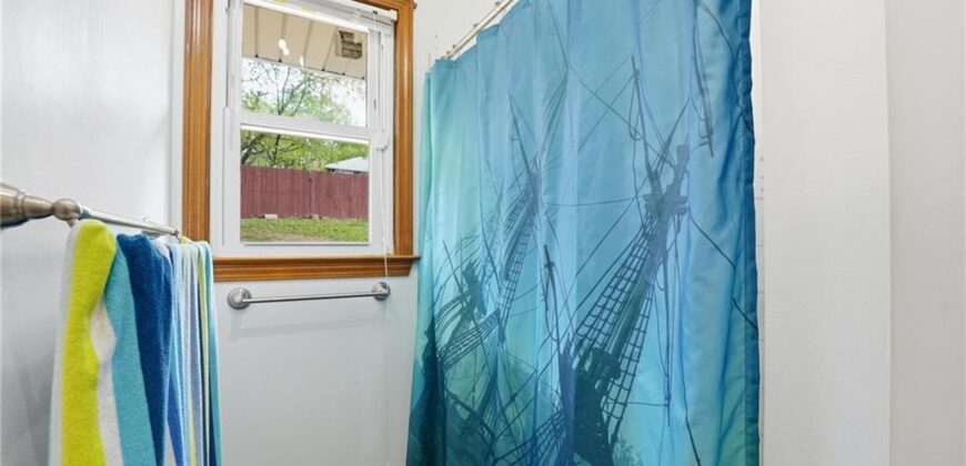 8035 N Garfield Avenue, Kansas City, MO 64118