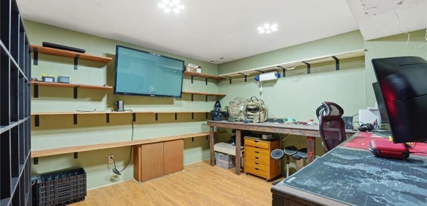 8035 N Garfield Avenue, Kansas City, MO 64118