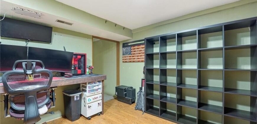 8035 N Garfield Avenue, Kansas City, MO 64118