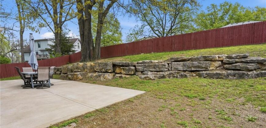 8035 N Garfield Avenue, Kansas City, MO 64118