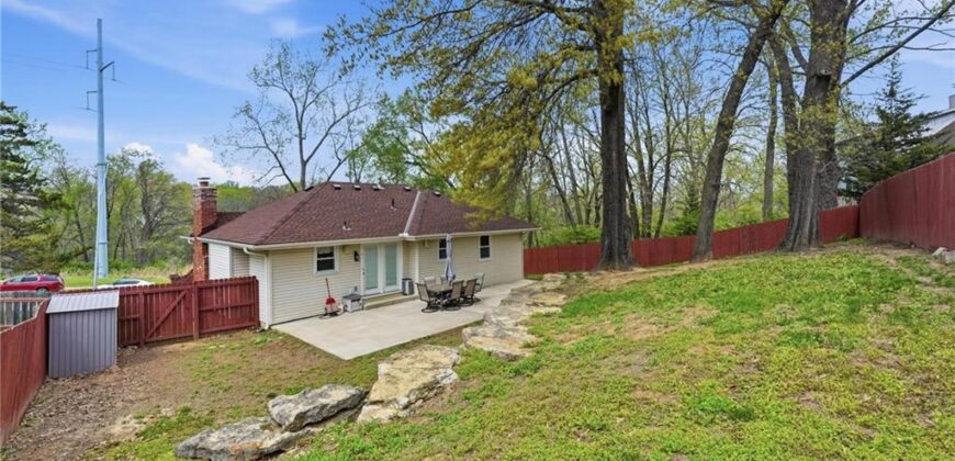 8035 N Garfield Avenue, Kansas City, MO 64118