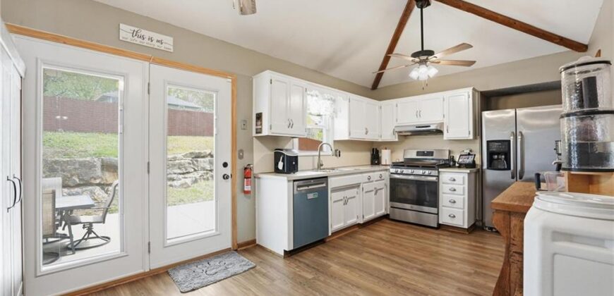 8035 N Garfield Avenue, Kansas City, MO 64118