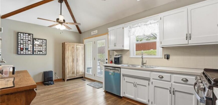 8035 N Garfield Avenue, Kansas City, MO 64118