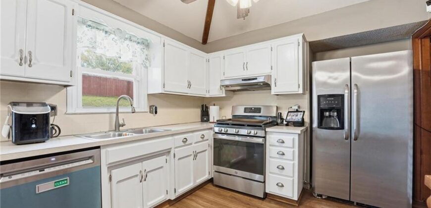 8035 N Garfield Avenue, Kansas City, MO 64118