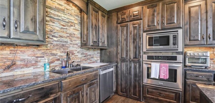 10509 N Hedges Avenue, Kansas City, MO 64157