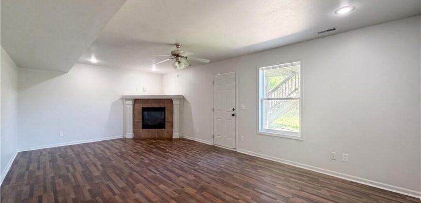 1105 Fox Run Trail, Platte City, MO 64079