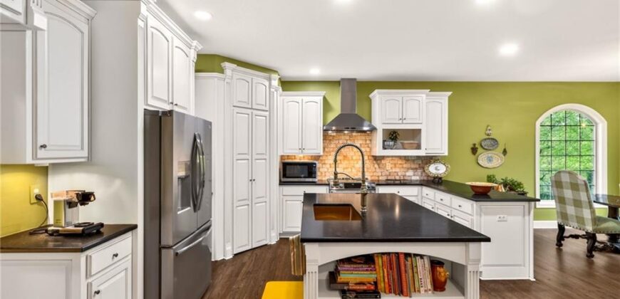 8829 N Glenwood Avenue, Kansas City, MO 64157