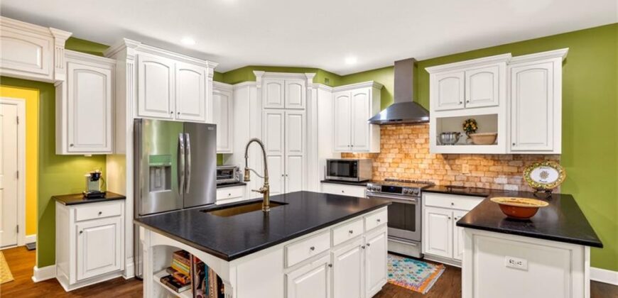 8829 N Glenwood Avenue, Kansas City, MO 64157