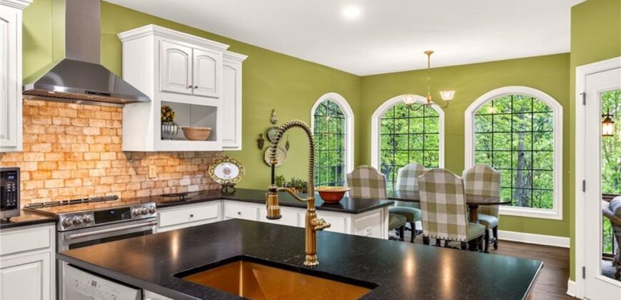 8829 N Glenwood Avenue, Kansas City, MO 64157