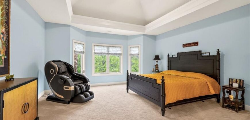 8829 N Glenwood Avenue, Kansas City, MO 64157