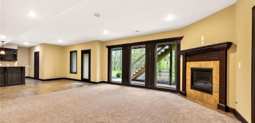 8829 N Glenwood Avenue, Kansas City, MO 64157