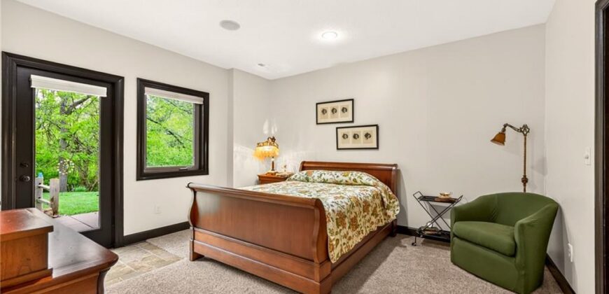 8829 N Glenwood Avenue, Kansas City, MO 64157