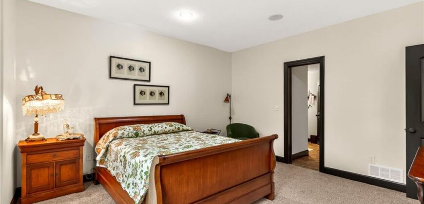 8829 N Glenwood Avenue, Kansas City, MO 64157