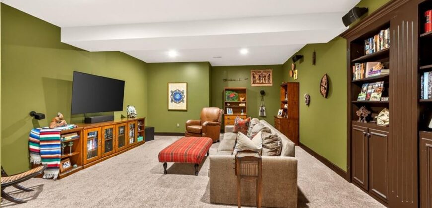 8829 N Glenwood Avenue, Kansas City, MO 64157