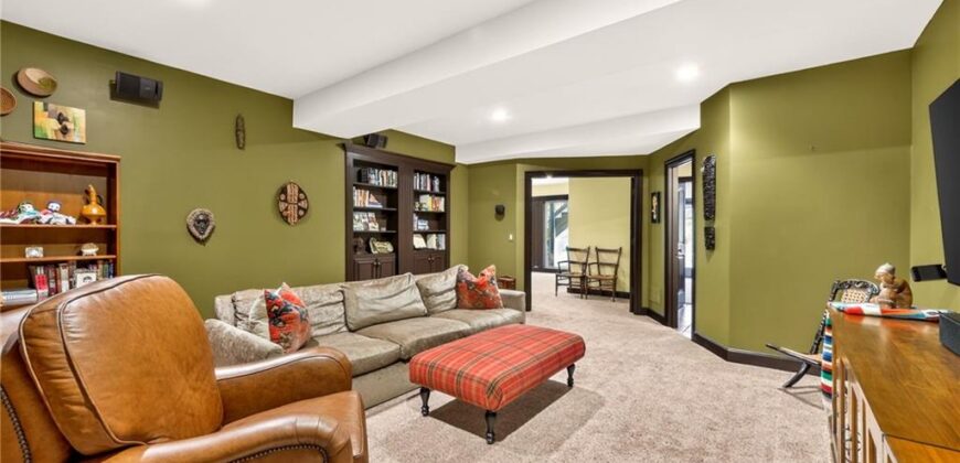 8829 N Glenwood Avenue, Kansas City, MO 64157