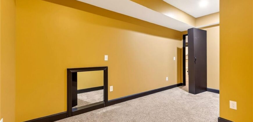 8829 N Glenwood Avenue, Kansas City, MO 64157