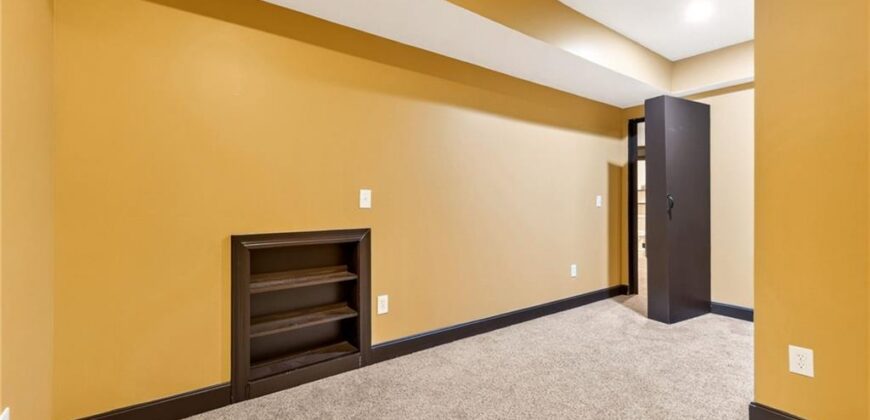 8829 N Glenwood Avenue, Kansas City, MO 64157
