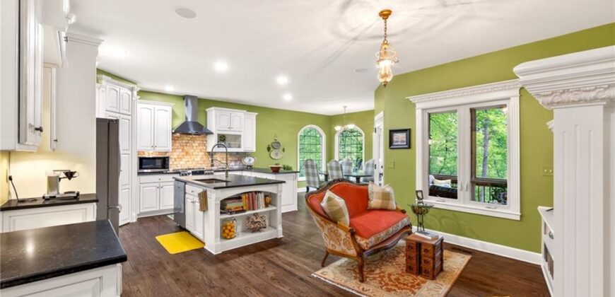 8829 N Glenwood Avenue, Kansas City, MO 64157