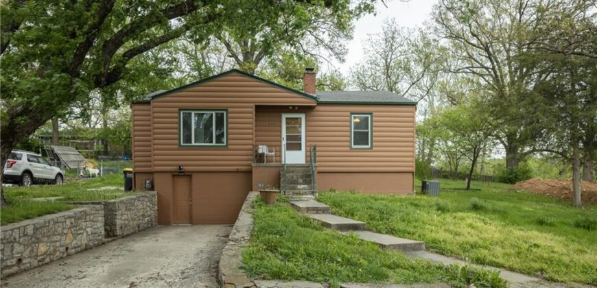 111 WALLER Avenue, Excelsior Springs, MO 64024