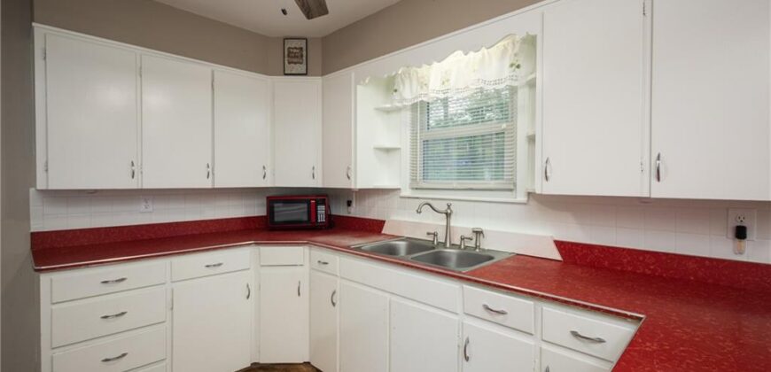 111 WALLER Avenue, Excelsior Springs, MO 64024