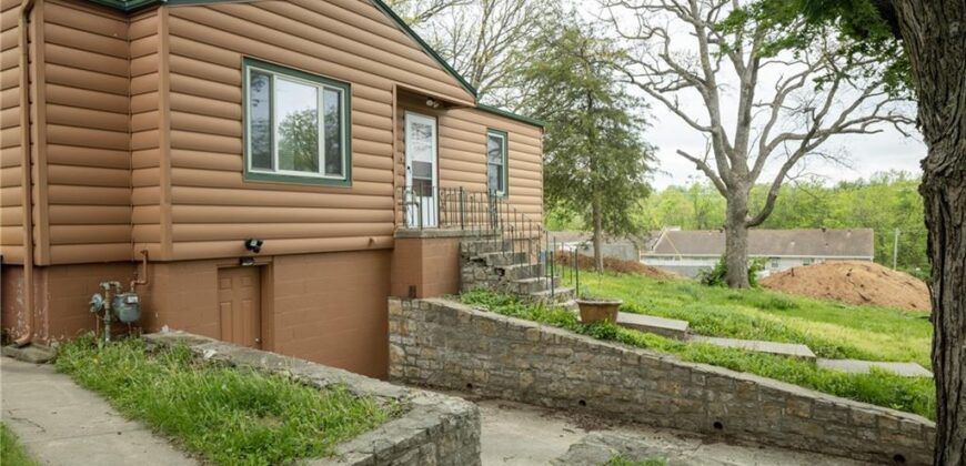 111 WALLER Avenue, Excelsior Springs, MO 64024