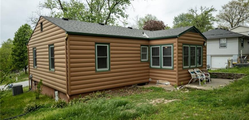 111 WALLER Avenue, Excelsior Springs, MO 64024