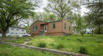 111 WALLER Avenue, Excelsior Springs, MO 64024
