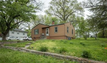 111 WALLER Avenue, Excelsior Springs, MO 64024