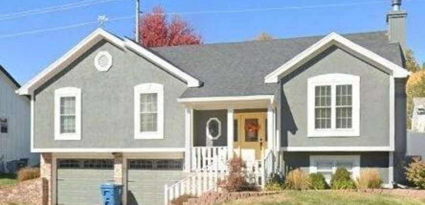 1712 Welleslay Lane, Liberty, MO 64068