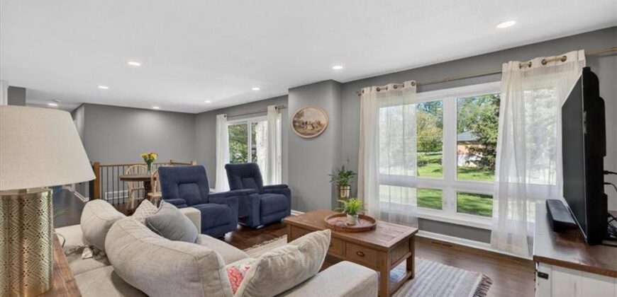 7810 NW Bluegrass Drive, Parkville, MO 64152