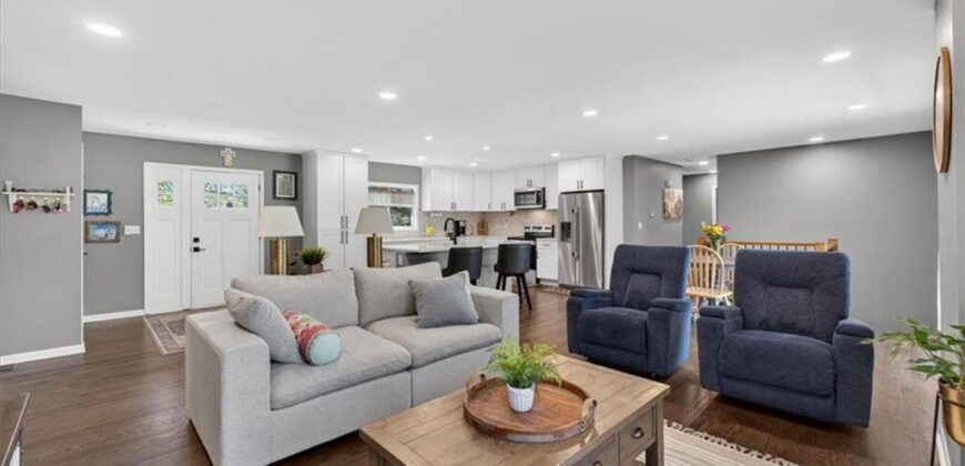 7810 NW Bluegrass Drive, Parkville, MO 64152