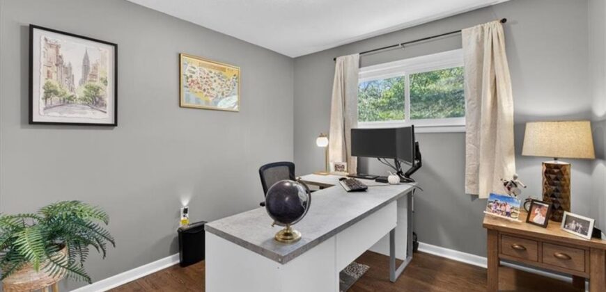 7810 NW Bluegrass Drive, Parkville, MO 64152